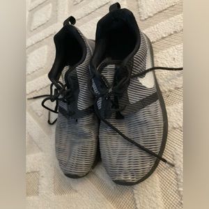 Nike sneakers size 4 youth